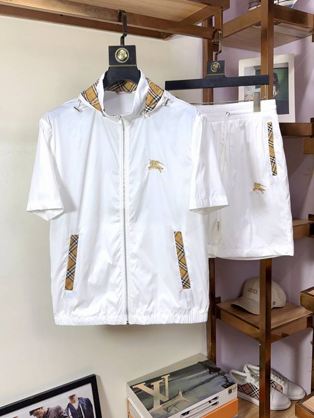 Mos Burberry 巴宝莉 独家专供春夏新款专柜同款开衫短裤套装，透气舒适休闲！高级感满满！细节精致高档，做工无可挑剔！原版高端面料很显高级！面料挺括抗皱