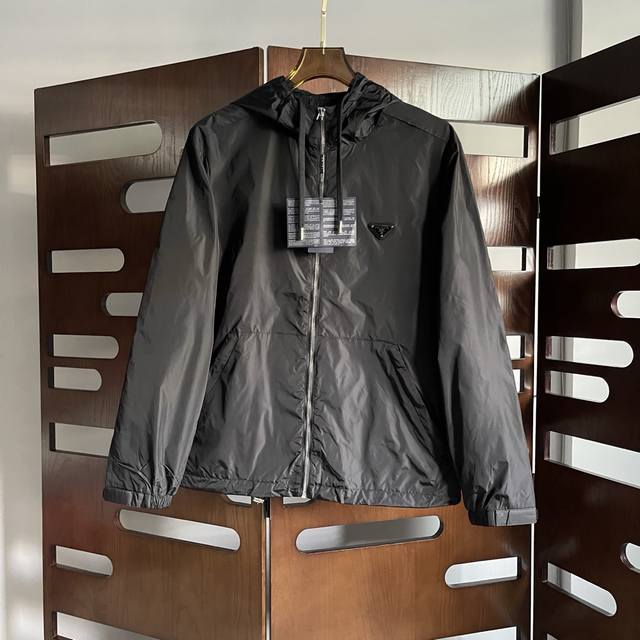 Qiu Prada 普拉达 2025新款男士夹克外套，原单三标齐全高端版本呈现休闲裁剪，上身版型超赞 尺码：48-54 Ak 48码：肩宽 42Cm 胸围110