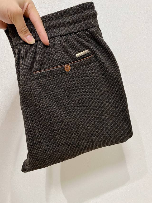 Ming Lo*Ro Pi*Na诺 U翩雅 2025秋冬 全品相订单，保暖有型 羊毛呢混纺松紧腰直脚休闲裤 经典百搭 标志刺绣的点缀，松紧腰抽绳 合体的剪裁 经