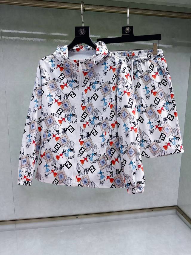 芬迪 2025夏季防晒衣短裤套装，海外专柜同步 奢华高级定制 任何人都可以轻松驾驭，客供进口聚纤维面料 手软舒适有型 吸汗透气 ，外贸公司订单，N国内一线代工厂