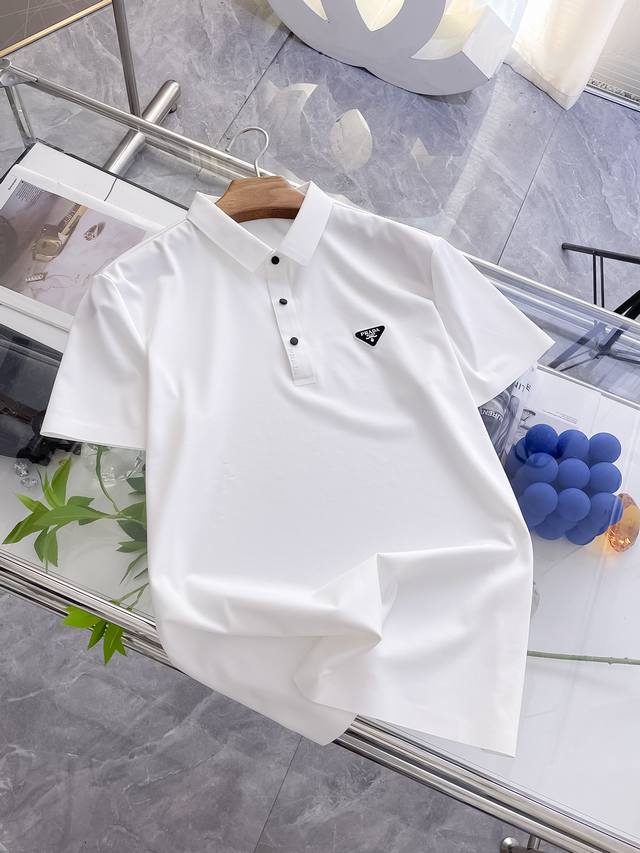 普拉达 高端货商务 白领 单位人士必入单品！ 无痕休闲商务翻领短袖，科技面料，冰丝无痕，体感非常棒，手感顺滑质感很棒！弹性好，无任何束缚感，面料自带透气网孔，吸