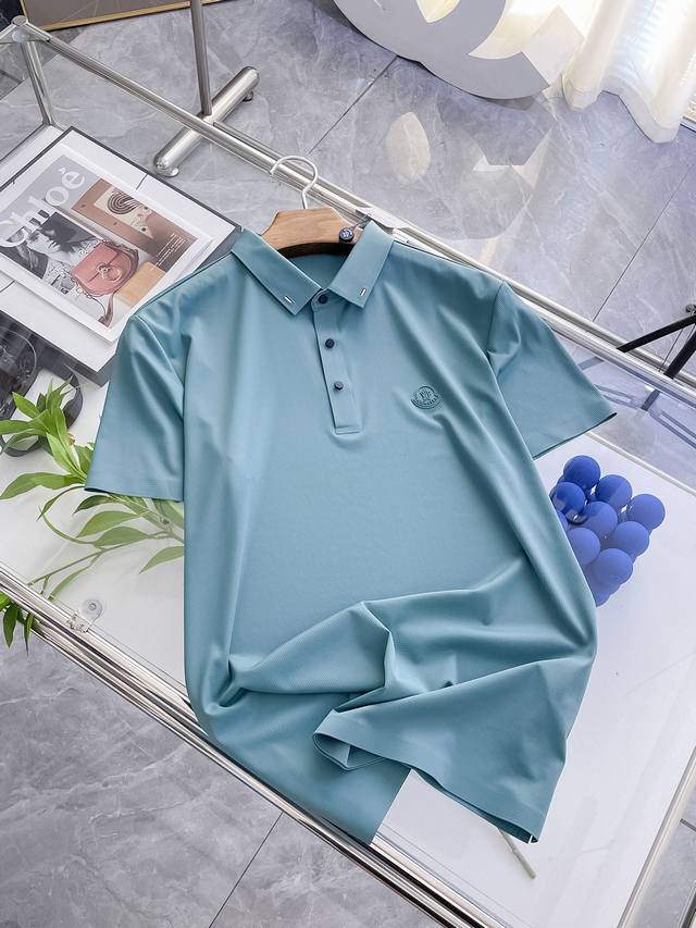 蒙口 高端货商务 白领 单位人士必入单品！ 无痕休闲商务翻领短袖，科技面料，冰丝无痕，体感非常棒，手感顺滑质感很棒！弹性好，无任何束缚感，面料自带透气网孔，吸湿