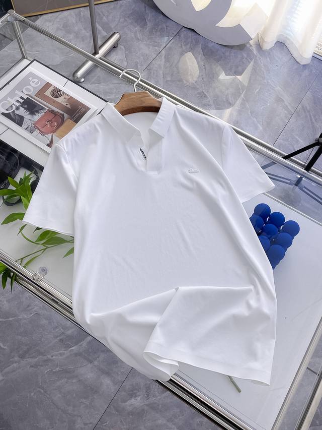 古驰 高端货商务 白领 单位人士必入单品！ 无痕休闲商务翻领短袖，科技面料，冰丝无痕，体感非常棒，手感顺滑质感很棒！弹性好，无任何束缚感，面料自带透气网孔，吸湿