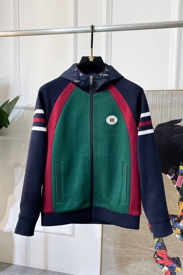 古奇- 2025Ss秋冬大爆款精品拼接夹克外套，定制高品质聚酯纤维面料！顶级时尚大牌元素Logo设计，三标齐全！原版五金辅料，线条流畅，工艺精致，上身版型超赞，