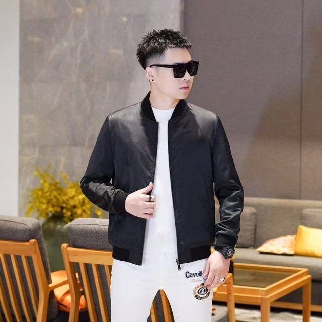 巴*莉* 2025新款时尚高品质双面穿休闲夹克外套系列，原单最新款上市拉， 精致定位刺绣，简洁大气，舒适面料，适合任何场面穿，时尚帅气 手感极佳 是注重实用和品