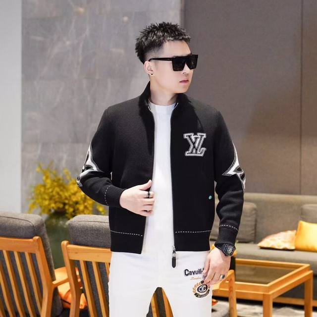 路易*登* 2025新款时尚高品质休闲夹克外套系列，原单最新款上市拉， 精致定位刺绣，简洁大气，舒适面料，适合任何场面穿，时尚帅气 手感极佳 是注重实用和品质的