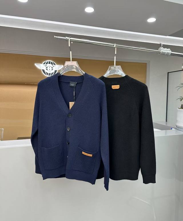 Louis Vuitt*N 路易威*登 2025 秋冬新款男士休闲针织开衫。最新上柜系列，在售系列。来自大佬级的一线工厂P，品相足够完美！非常有调调的一款单品，