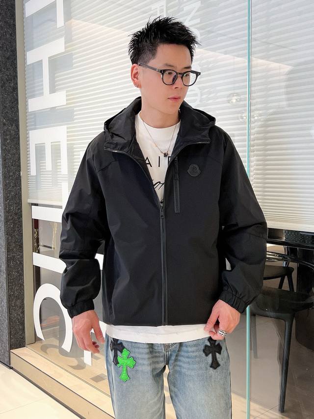 蒙口 官网同款，三标齐全，提前发售 2025Ss秋季新款男士夹克外套，双面穿原单三标齐全高端版本 专柜定制面料 透气舒适度高，细节无可挑剔，品牌元素设计理念，体