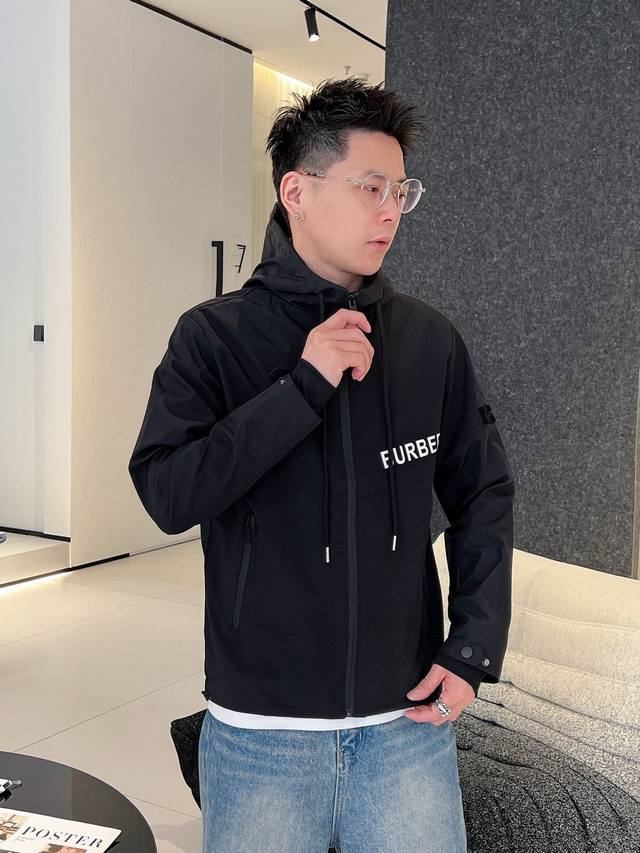 巴宝莉 官网同款，三标齐全，提前发售 2025Ss秋季新款男士夹克外套，双面穿原单三标齐全高端版本 专柜定制面料 透气舒适度高，细节无可挑剔，品牌元素设计理念，