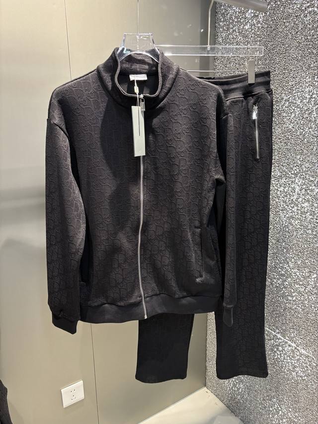 Hang 爆款套装来袭 专注官网原版 2025全新爆款开衫卫衣套装 原单狠货倾注顶级设计师的精心之作 就为一个贴合、完美的上身效果 全天然优质天丝罗马棉100%