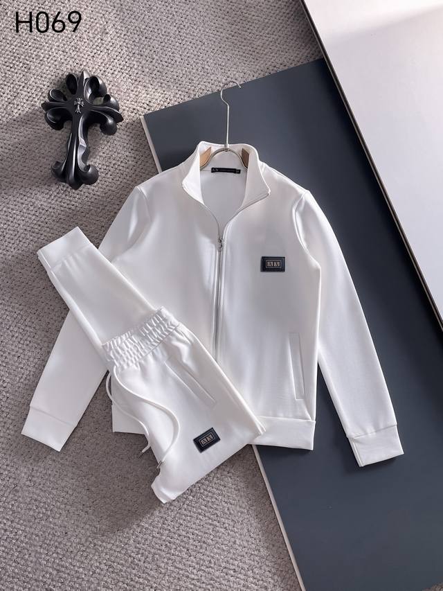 Heng 原单品质套装 专注官网原版 全新爆款卫衣套装 原版1:1倾注顶级设计师的精心之作 就为一个贴合、完美的上身效果 全天然优质罗马棉 健康，贴身的舒适感