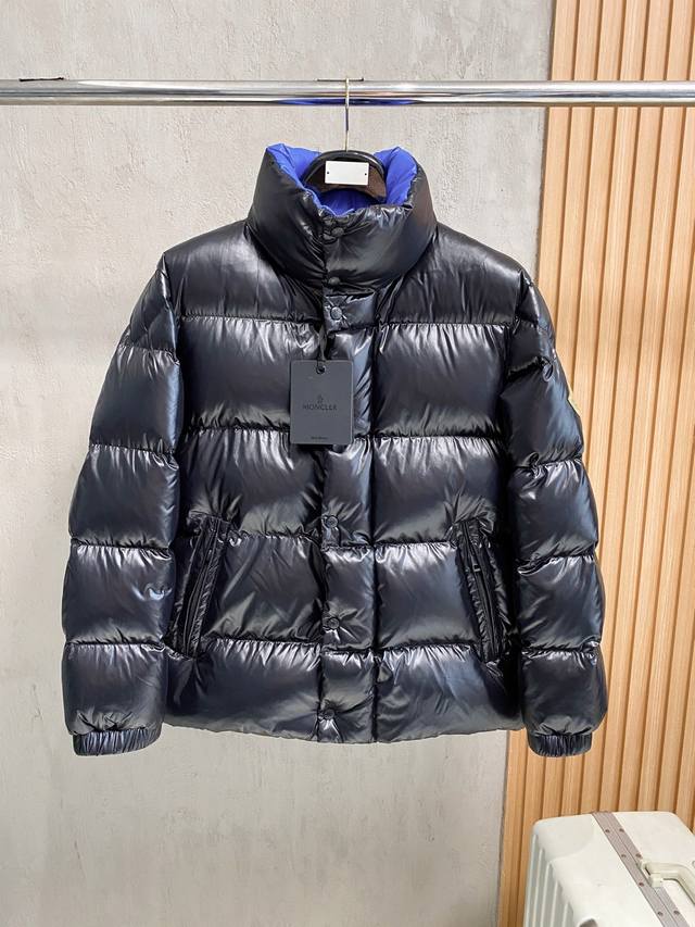 Tu 市场顶级最高版，充绒320克2色新品 M0Ncler 秋冬新品Jarama男士短款羽绒服夹克克外套 Larama短款羽绒夹克是一款个性单品，专为注重功能性