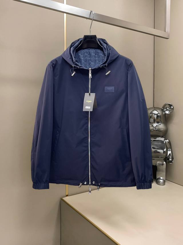 芬迪 官网同款，同步发售！2025春秋新款男士夹克外套，原单三标齐全高端版本！带隐藏帽，专柜定制面料 透气舒适度高，细节无可挑剔，品牌元素设计理念，体现高品质。