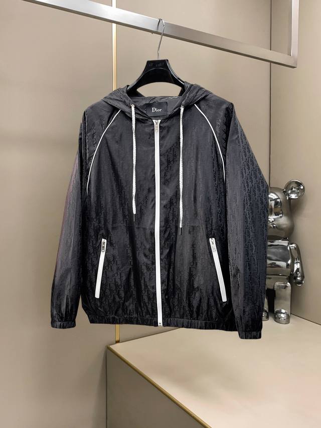 迪奥 官网同款，同步发售！2025春秋新款男士夹克外套，原单三标齐全高端版本！带隐藏帽，专柜定制面料 透气舒适度高，细节无可挑剔，品牌元素设计理念，体现高品质。