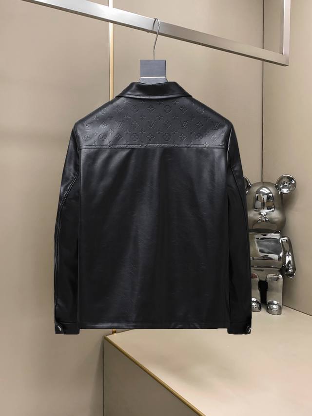 路易威登Lv 官网同款，同步发售！2025春秋新款男士皮衣夹克外套，原单三标齐全高端版本！带隐藏帽，专柜定制面料 透气舒适度高，细节无可挑剔，品牌元素设计理念，