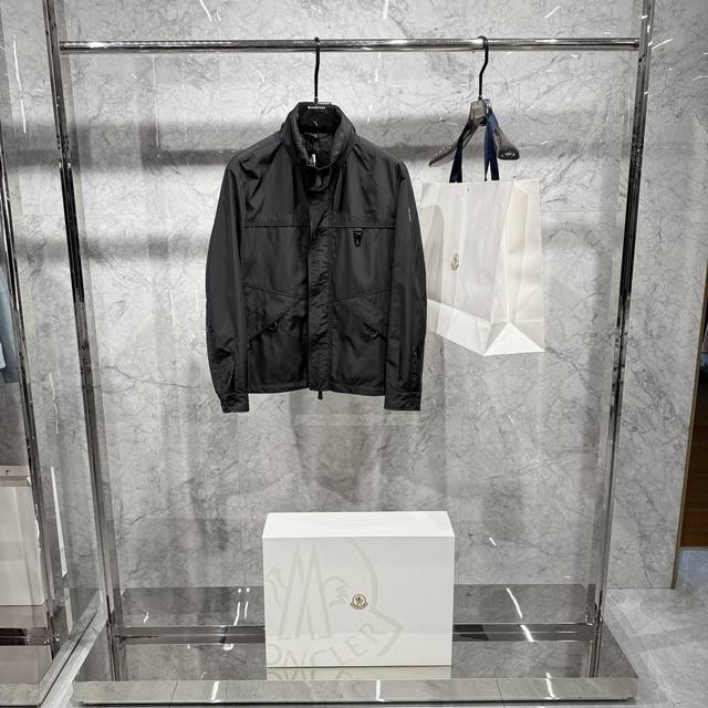 蒙口 25秋冬新品发布，蒙口可帽款，可立领薄棉衣出货，面料及辅料全部原版订制，所有辅料同面料色，质感超强，柜上同步发售，48-56