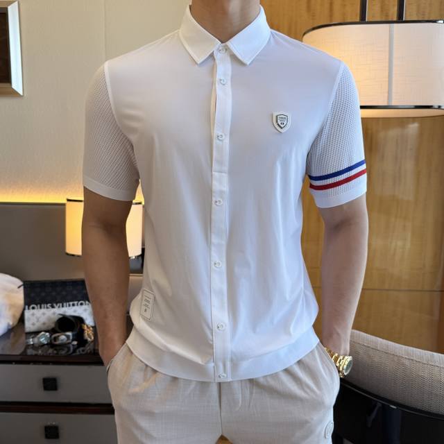 Tb 2025Ss蛇年春夏最新大爆款开衫短袖T恤，定制进口高级棉面料，时尚大牌元素Logo点缀，会呼吸的面料，质感细腻柔软，贴身冰爽顺滑。吸湿排汗，简约大方又不