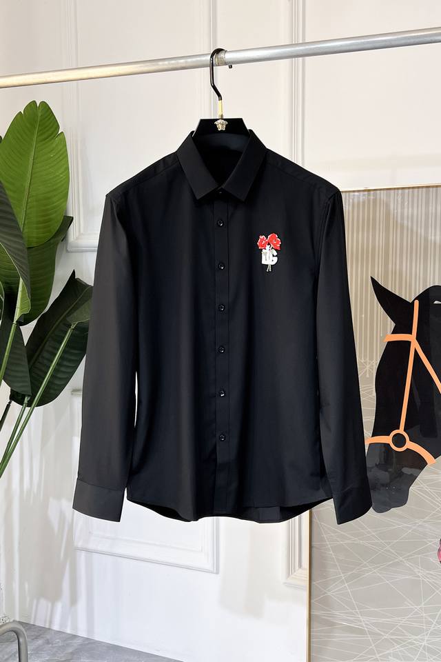 Dg Ss春装时尚大爆款精品长袖衬衫，贸易公司渠道货，品相完美如斯，属于入柜级别，可预见性的爆款，高级定制进口高级棉混纺面料，大师级剪裁，质感无敌，亲肤性极佳，