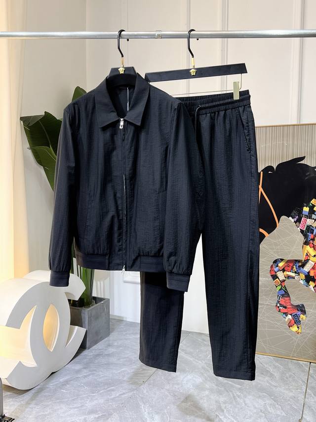 Lp诺悠 2025Ss蛇年春装新品休闲套装！明星最爱时装味休闲套装 简单大方，官网1：1工艺设计！干净利落剪裁 都市风十足 可供独家顶级定制面料，手感软糯干爽，