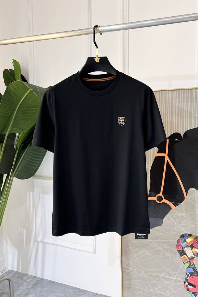 Bc 2025Ss蛇年贺岁款春夏精品短袖T恤 官网同步 高端品质 定制顶级丝光棉面料，顶级大厂1:1制作，时尚大牌重工艺Logo设计，手感柔软细腻 穿着亲肤舒适