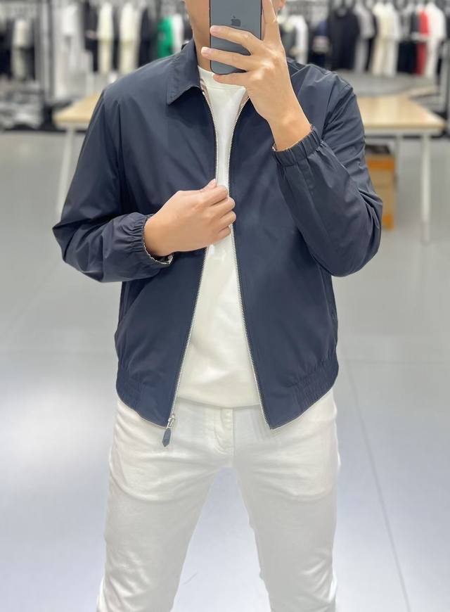 杰尼娅- 2025Ss蛇年贺岁款春装双面穿夹克外套，定制高品质聚酯纤维面料！顶级时尚大牌元素Logo设计，三标齐全！原版五金辅料，线条流畅，工艺精致，上身版型超