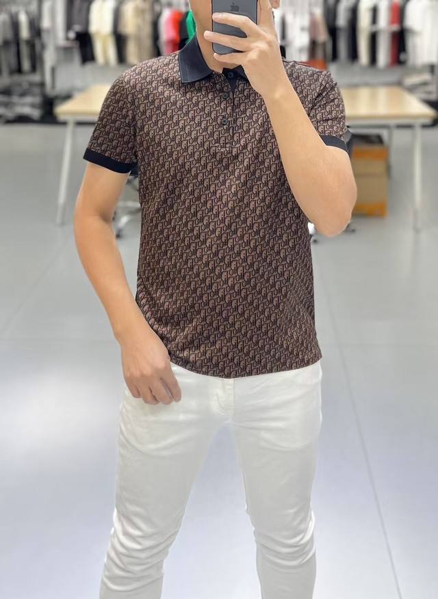 迪奥- 2025Ss蛇年春夏新款Polo领短袖系列。精选优质长绒棉面料，时尚大牌元素Logo设计，上身版型超赞，面料细腻舒适透气，随意搭配都超级好看时尚型男必备