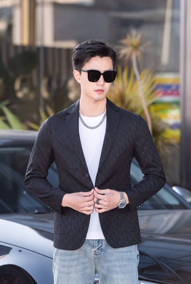 迪奥-新款2025新款时尚高品质休闲西装外套系列，原版打造，独家定制-进口面料，专柜最新数码印花工艺，质感细腻柔软，吸湿排汗，简约大方又不失时尚，版型立体裁剪，