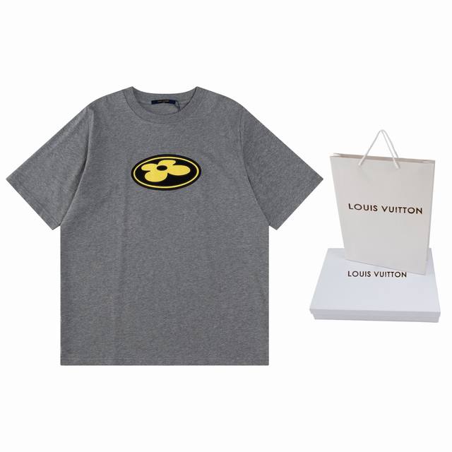 顶级版本.官网品质 Louis Vuitton*路易威登 Lv Nigo联名款图案刺绣短袖T恤 本款T恤取材柔软棉布，以2025秋冬秀场的风尚元素点亮日常造型。