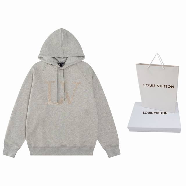 顶级版本.官网品质 Louis Vuitton*路易威登 Lv 莱茵石烫钻连帽卫衣 本款连帽衫为内里起绒的棉质针织搭配罗纹下摆，营造舒适休闲的穿着体验。璀璨莱茵