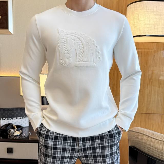 爱玛仕 Ss秋季大爆新款，最高版本时尚套头卫衣、每年必出的经典之作。受各大明星的青睐推崇，精选高端欧棉混纺面料，重工艺制作，原版五金辅料Logo设计，柔软顺滑，