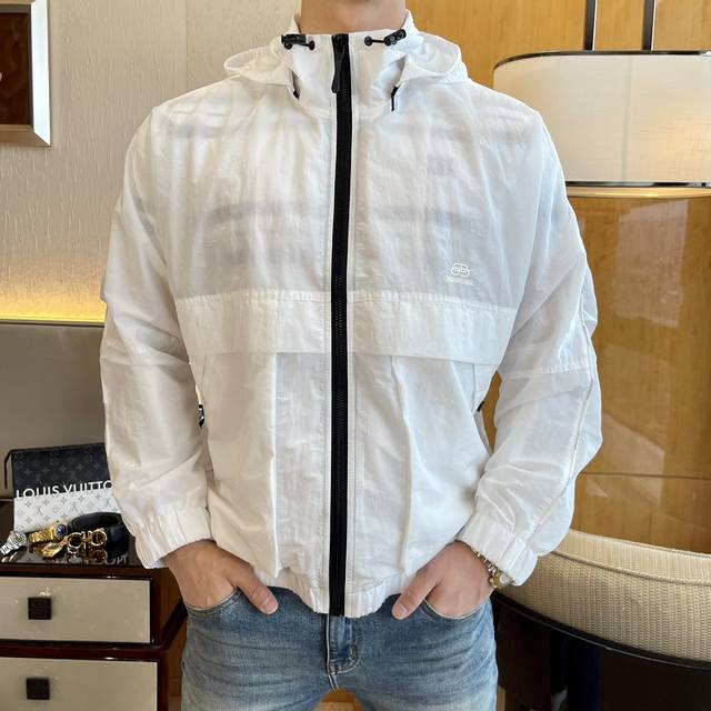 年后退换 B黎世家 Ss春装大爆款薄款夹克外套，定制高品质聚酯纤维面料！顶级时尚大牌元素Logo设计，三标齐全！原版五金辅料，线条流畅，工艺精致，上身版型超赞，