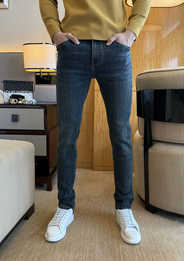 福利牛仔裤特价 元 拼手势！先报先.不退不换，转款留货私信 31-38