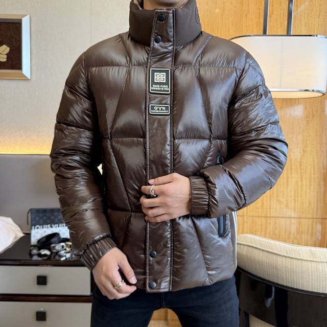 羽绒服特价 元 先报先得，不退不换 48 5，50 5、52 6、54 3、56 2、