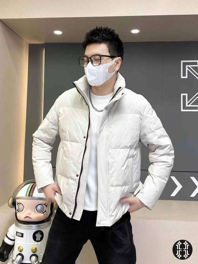 羽绒服特价 元 先报先得，不退不换 48 5，50 5、52 5、54 5、56 2、