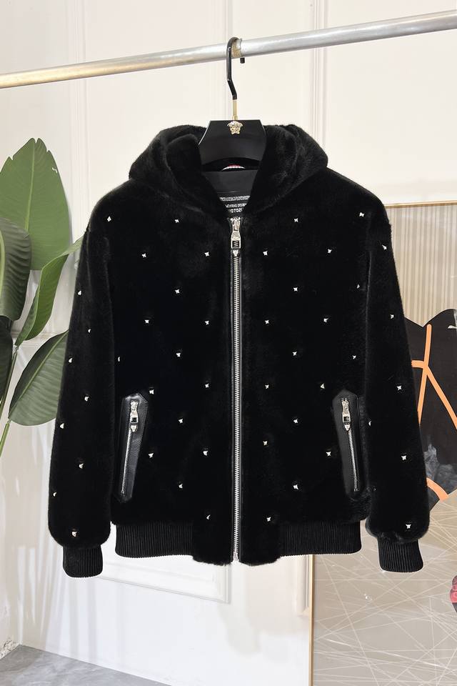 年后退换 V伦天奴 Ss秋冬新品男士金貂绒外套、最新工艺压模印花外套香港洋行出品，高端私密渠道货源，重磅级臻品，专柜同渠道订单，品相一流。超奢华重磅的一款无敌装