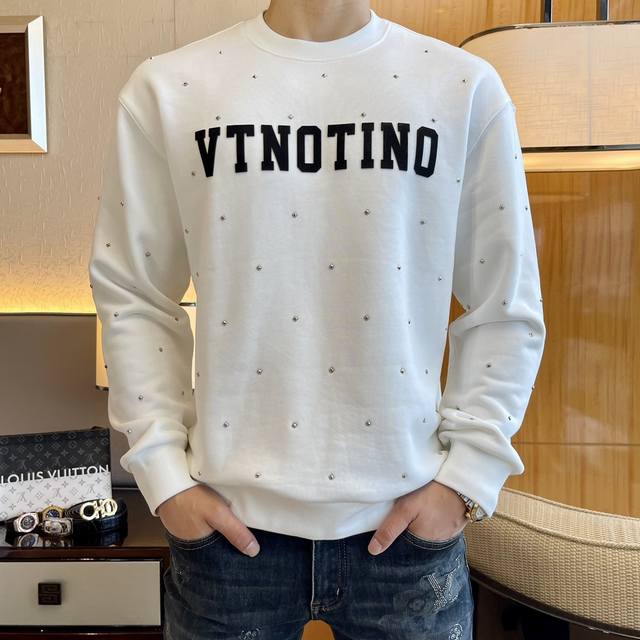 年后退换 V伦天奴 Ss秋季大爆新款，最高版本时尚套头卫衣、每年必出的经典之作。受各大明星的青睐推崇，精选高端欧棉混纺面料，重工艺制作，原版五金辅料Logo设计