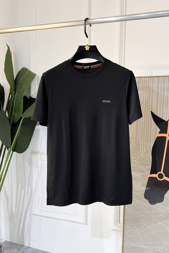 年后退换 杰尼娅 2025Ss蛇年贺岁款春夏精品短袖T恤 官网同步 高端品质 定制顶级丝光棉面料，顶级大厂1:1制作，时尚大牌重工艺Logo设计，手感柔软细腻