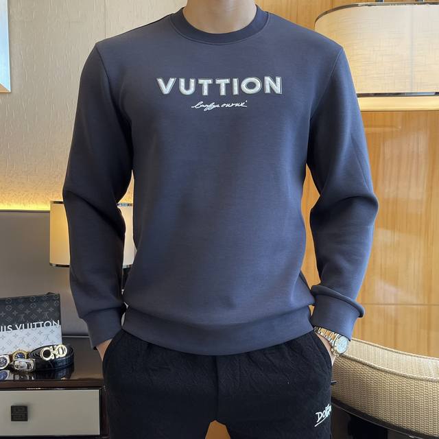 年后退换 Lv Ss秋季大爆新款，最高版本时尚套头卫衣、每年必出的经典之作。受各大明星的青睐推崇，精选高端欧棉混纺面料，重工艺制作，原版五金辅料Logo设计，柔