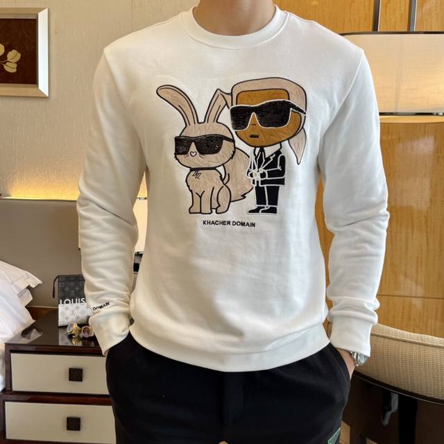 年后退换 Fd Ss秋季大爆新款，最高版本时尚套头卫衣、每年必出的经典之作。受各大明星的青睐推崇，精选高端欧棉面料，重工艺制作，原版五金辅料Logo设计，柔软顺