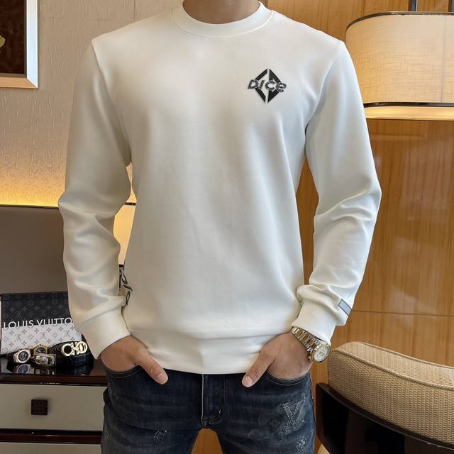 年后退换 D奥 Ss秋季大爆新款，最高版本时尚套头卫衣、每年必出的经典之作。受各大明星的青睐推崇，精选高端欧棉混纺面料，重工艺制作，原版五金辅料Logo设计，柔