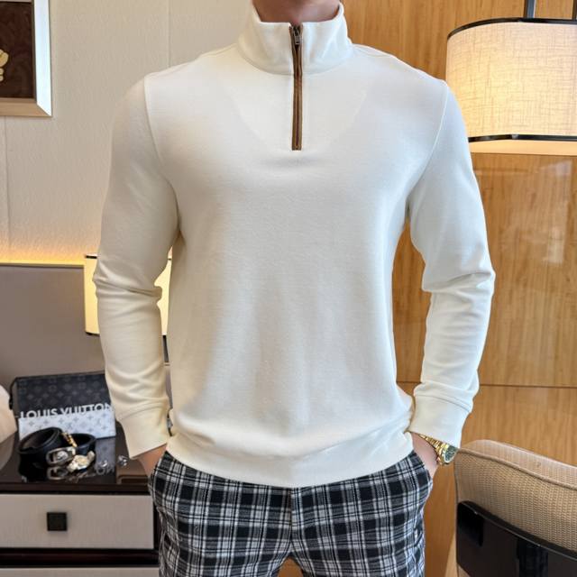 年后退换 杰尼娅 Ss秋季大爆新款，最高版本时尚薄绒卫衣、每年必出的经典之作。受各大明星的青睐推崇，精选高端欧棉混纺面料，重工艺制作，原版五金辅料Logo设计，