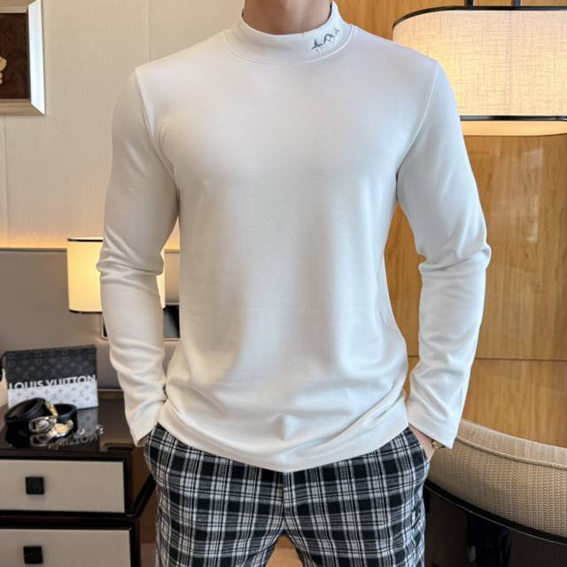 年后退换 Lv Ss秋装大爆款薄绒长袖T恤，采用定制高级棉混纺面料 时尚大牌元素Logo设计，柔软细腻舒适保暖，多重工艺制作，男人的衣柜都少不了基础打底衫 随时
