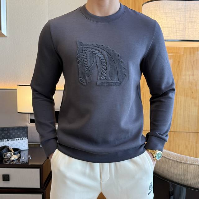 年后退换 爱玛仕 Ss秋季大爆新款，最高版本时尚套头卫衣、每年必出的经典之作。受各大明星的青睐推崇，精选高端欧棉混纺面料，重工艺制作，原版五金辅料Logo设计，