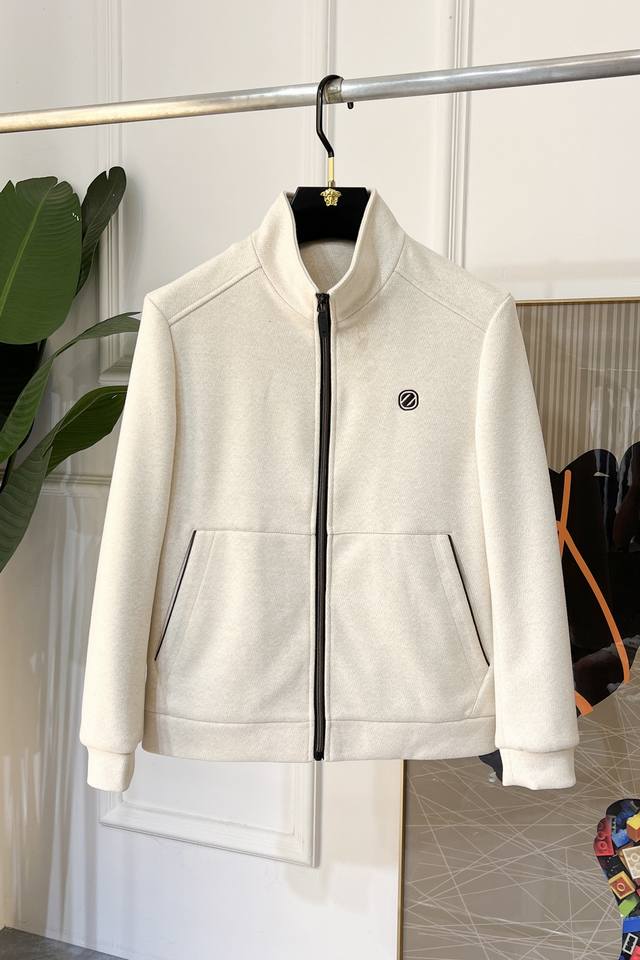 年后退换 杰尼娅 Ss秋装大爆款夹克外套，市场最高版本！定制高品质聚酯纤维面料！顶级时尚大牌元素Logo设计，三标齐全！原版五金辅料，线条流畅，工艺精致，上身版