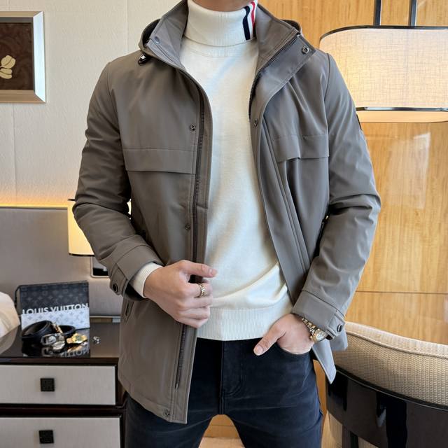 年后退换 华伦天奴 Ss大爆款薄棉夹克外套，定制高品质聚酯纤维面料！顶级时尚大牌元素Logo设计，三标齐全！原版五金辅料，线条流畅，工艺精致，上身版型超赞，面料