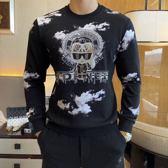 年后退换 Fd Ss秋季大爆新款，最高版本时尚套头印花卫衣、每年必出的经典之作。受各大明星的青睐推崇，精选高端欧棉混纺面料，重工艺制作，原版五金辅料Logo设计