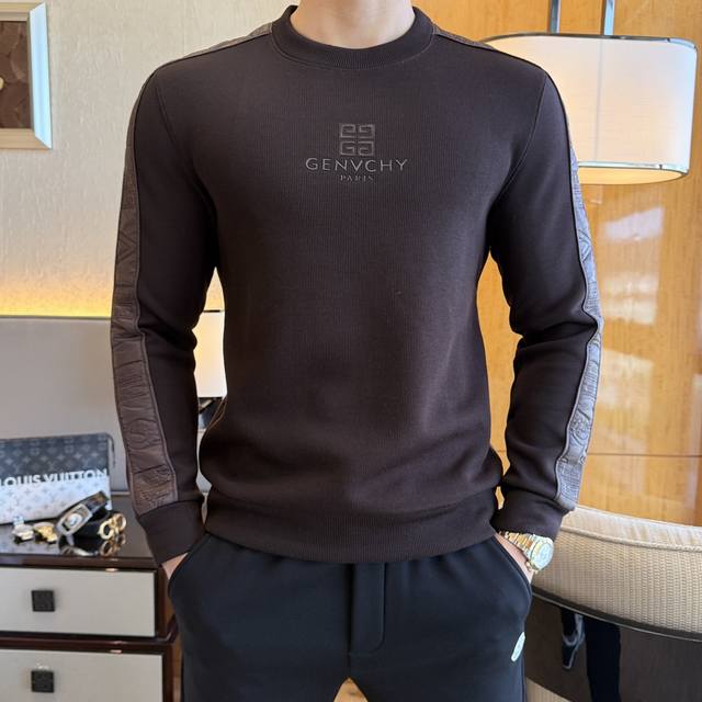 纪梵希 Ss秋季大爆新款，最高版本时尚套头厚款薄绒卫衣、每年必出的经典之作。受各大明星的青睐推崇，精选高端欧棉混纺面料，重工艺制作，原版五金辅料Logo设计，柔