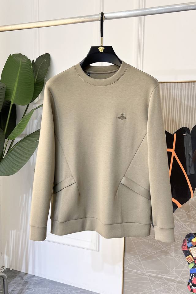 年后退换 西太后 Ss秋季大爆新款，最高版本时尚套头卫衣、每年必出的经典之作。受各大明星的青睐推崇，精选高端欧棉混纺面料，重工艺制作，原版五金辅料Logo设计，