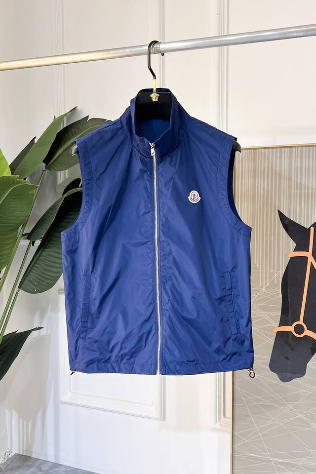 年后退换 蒙口 2025Ss蛇年贺岁款春装马甲外套，定制高品质聚酯纤维面料！顶级时尚大牌元素Logo设计，三标齐全！原版五金辅料，线条流畅，工艺精致，上身版型超