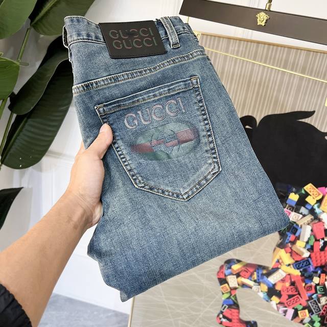 年后退换 古奇 2025Ss蛇年春夏贺岁款牛仔裤。原单1:1制作，日常必备的完美之选，简单大气亦时尚有型，定制进口丹宁面料 ，重工洗水工艺，做工复杂工艺精湛。轻